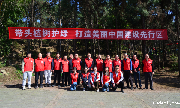 市城市管理局党员代表参加“带头植树护绿 打造美丽中国建设先行区”义务植树活动